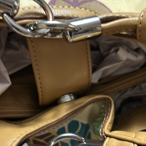 Relic Brand Floral Canvas Fabric Cinched Double Handle Magnetic Closure Handbag - Picture 7 of 12